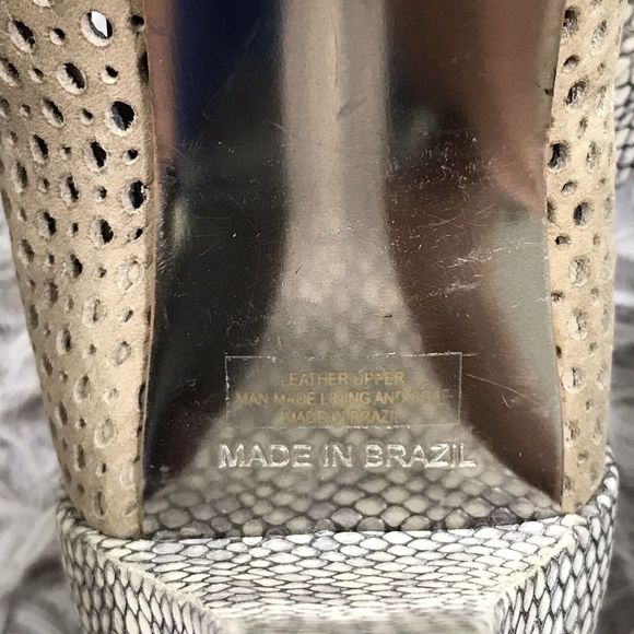 BCBGMaxAzria Brenna Round Toes Heels Animal snake embossed Shoes Size 9.5 - Picture 6 of 8